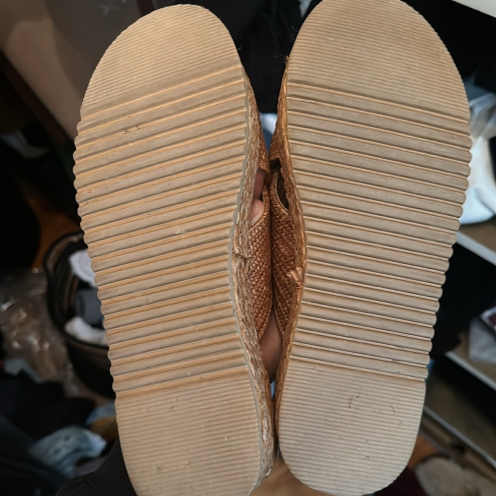 Platform sandal - Picture 2 of 2